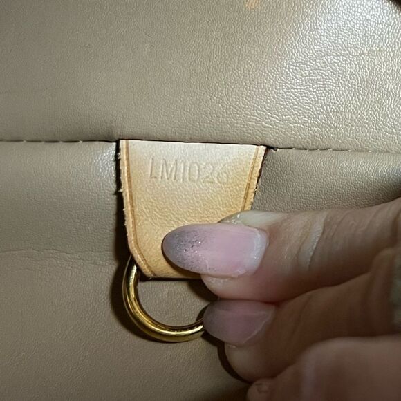 AUTH LOUIS VUITTON VERNIS BAG- tan/beige - Picture 4 of 15